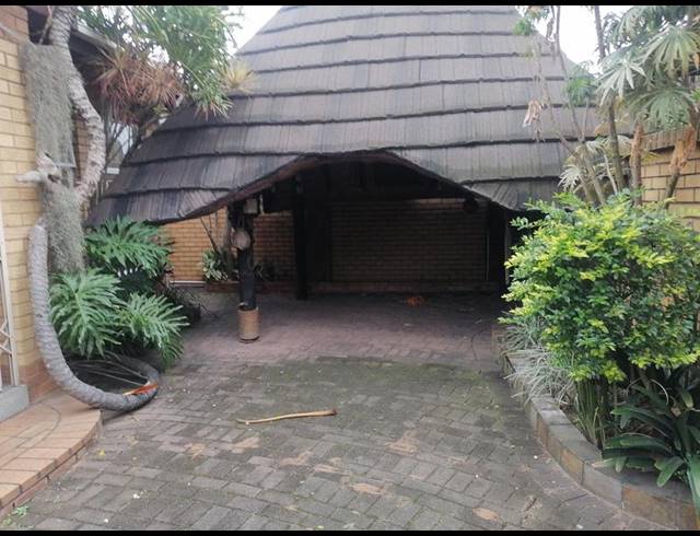 3 BEDROOM TOWNHOUSE FOR SALE IN ARBORETUM